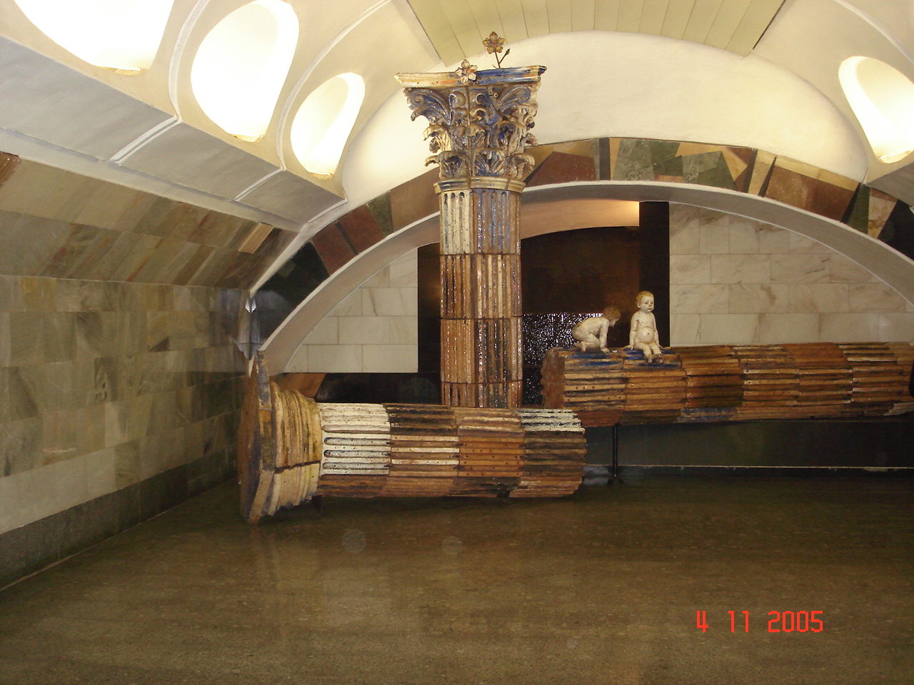 фонтан в метро
